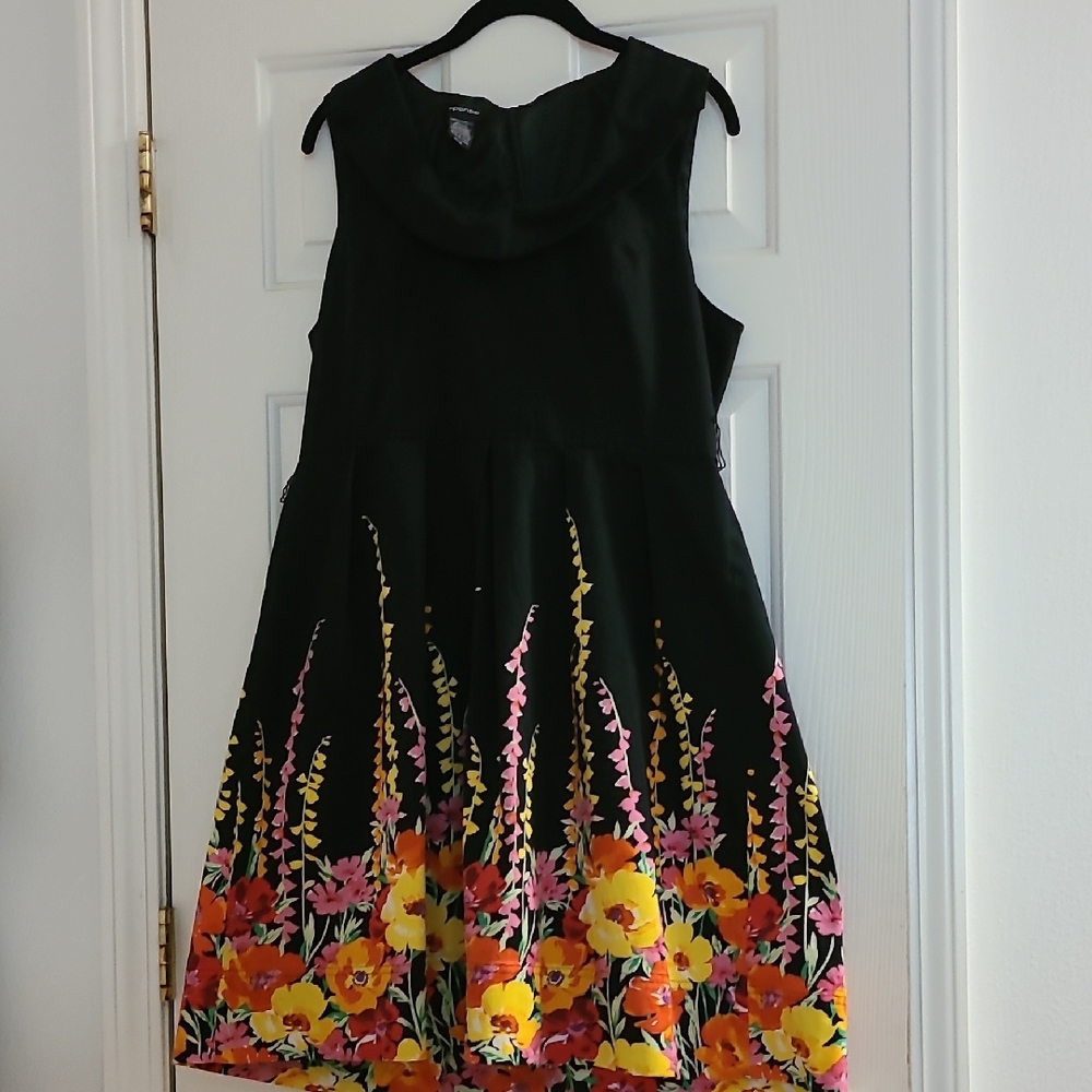 Spense Black Floral Midi Dress